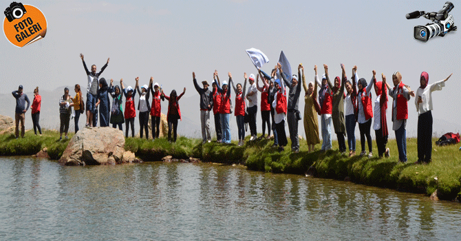 Hakkari'ye Gelen 20 Üniversiteli Berçelan Yaylası'nı Gezdi