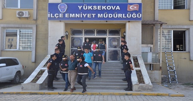Yüksekova’da 13 kişi gözaltına alındı!