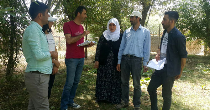Hakkari’de mühendisler çiftçilere rehberlik yapıyor