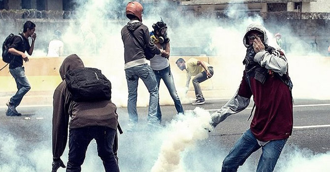 Venezuela'da siyasi kriz büyüyor