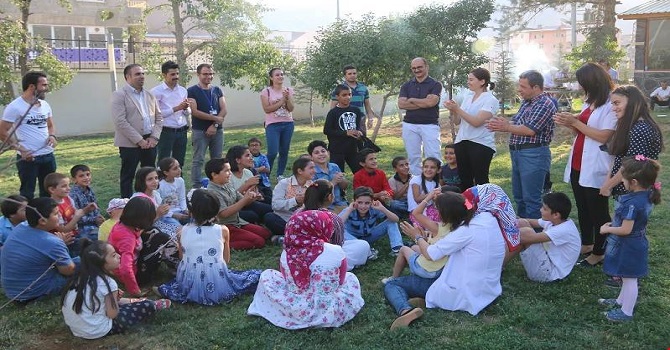 Hakkari Valisi, Evini Özel Konuklarına Açtı