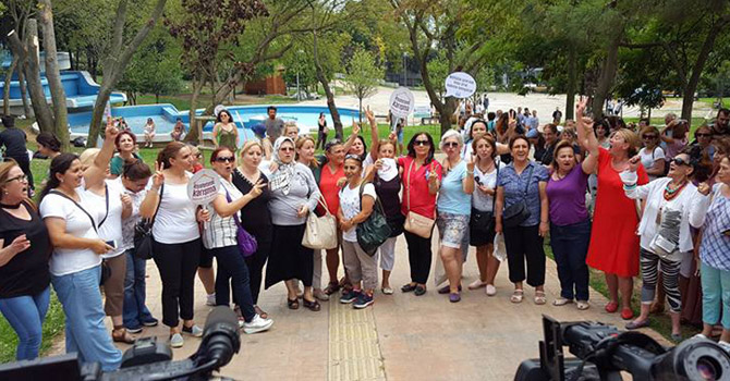 'Şortumu da giyerim başörtümü de takarım'