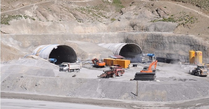 Hakkari-Van Karayolu Ulaşıma Kapatılıyor