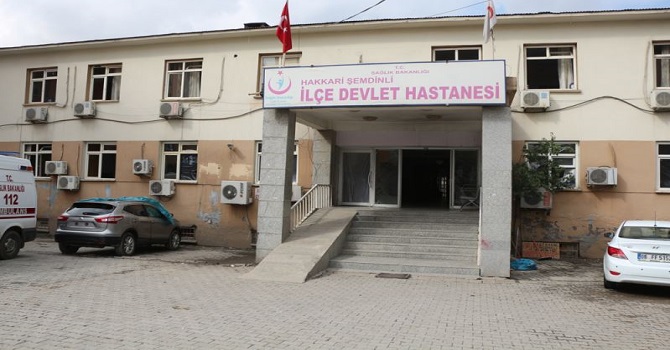 Şemdinli'de feci kaza: Kamyonetin altında kaldı!