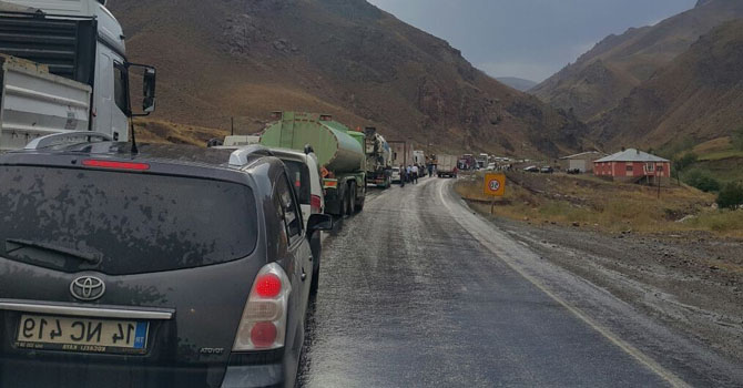 Hakkari-Van karayolu ulaşıma kapandı!