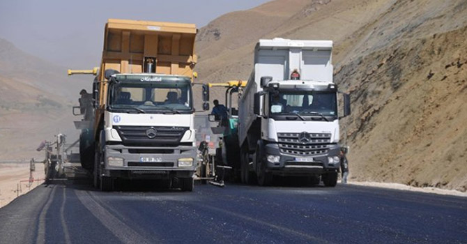 Yüksekova-Esendere yolu yenileniyor