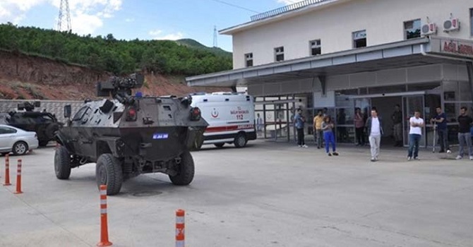 Askerlerin üzerine yıldırım düştü