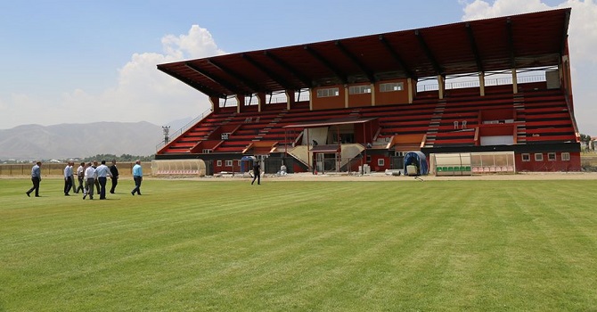 Yüksekova şehir stadı yenilendi