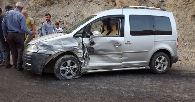 Hakkari-Van Karayolunda trafik Kazası