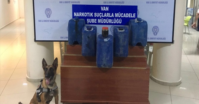 Hakkari-Van karayolunda 157 kilo 340 gram likit eroin ele geçirildi