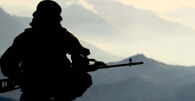 Hakkari'de korucu kulübesine roketli saldırı