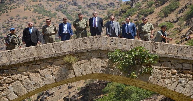 Vali Toprak, Şemdinli ve Yüksekova'yı ziyaret etti!