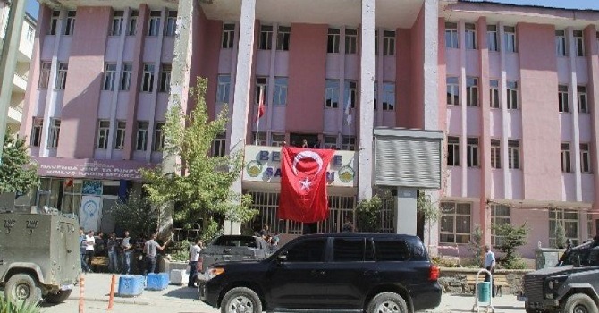 DBP'li belediyelere atanan 9 kayyum görevden alındı.