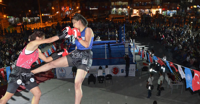 Hakkari’de ilk defa boks gecesi düzenlendi