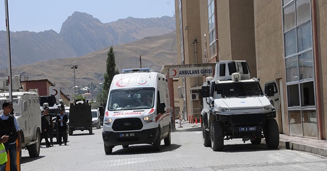 Hakkari'de Yol Yapımında Çalışan İşçilere saldırı