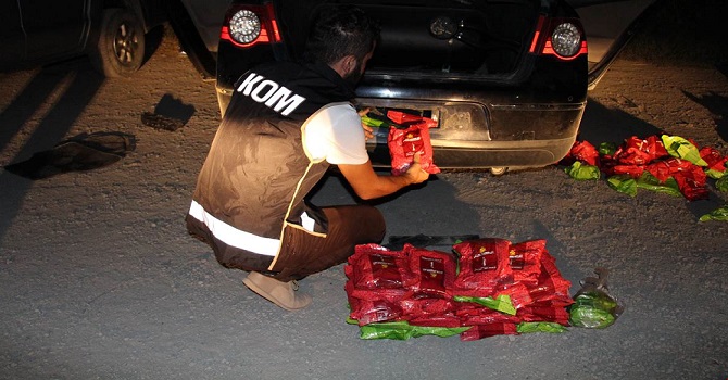 Hakkari'de kaçak sigara ve çay ele geçirildi