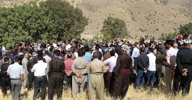 Köylüler 13 peşmergeyi rehin aldı