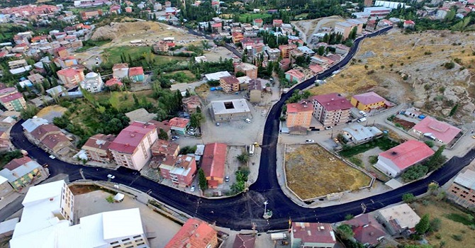 Hakkari'de Biçer ve Medrese mahallesi asfalt yola kavuştu!