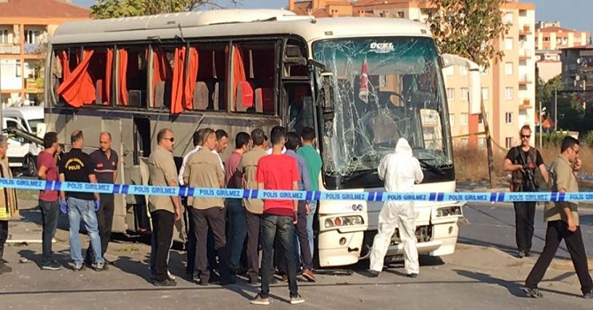 İzmir'de cezaevi servis aracına bombalı saldırı
