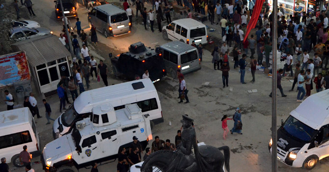 Hakkari'de kısa süreli kavga: Ortalık karıştı