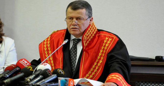 'Yönetenlerin yegane meşruiyeti hukuka uygunluktur'