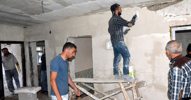 Yüksekova’da evler İmece yolu ile onarılıyor