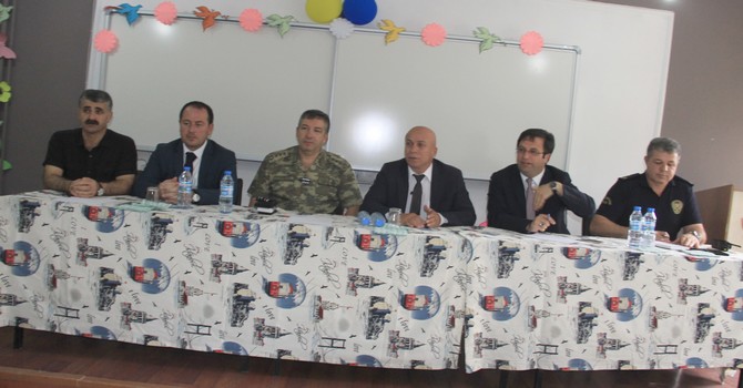 Hakkari’de güvenli okul toplantısı yapıldı!