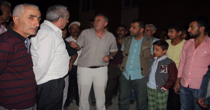 Hakkaride belediye başkanın evine saldırı