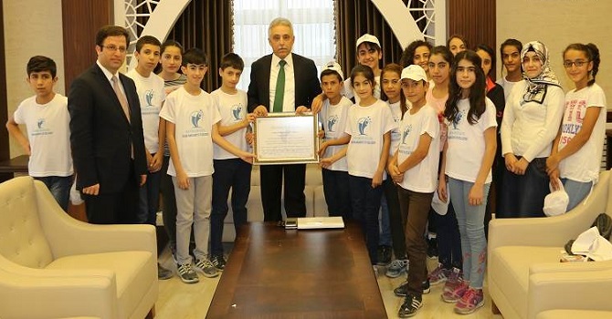 TUBİTAK TUSSİDE Öğrencileri Vali Toprak'ı ziyaret etti