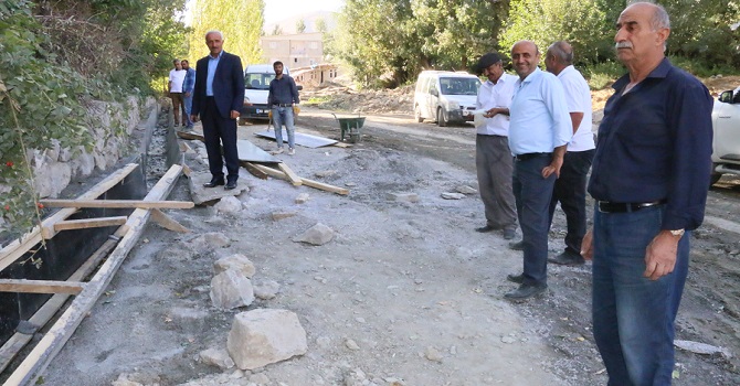 Hakkari’de Su ve drenaj kanalları yapılıyor!