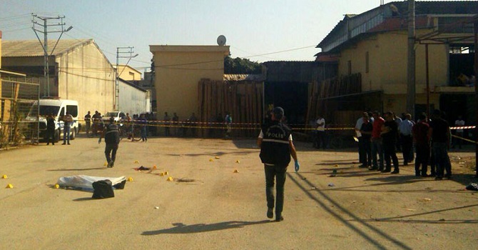 Trafik polisi dehşet saçtı: 3 ölü