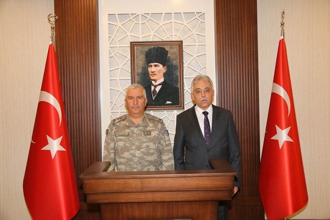 01-119.jpg 01-119.jpg