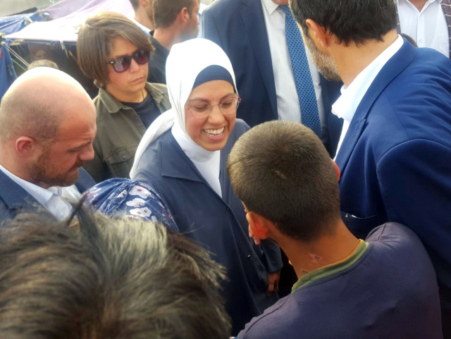 03-062.jpg 03-062.jpg