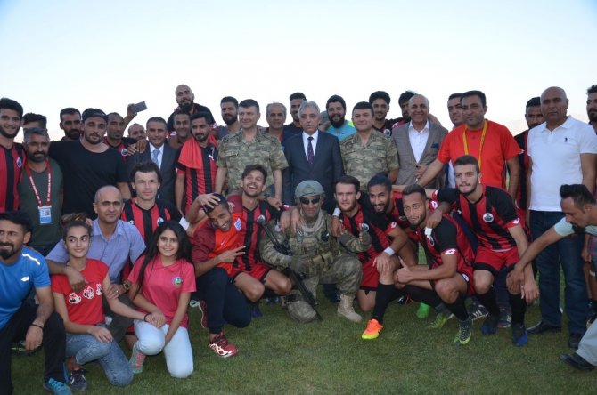 05-039.jpg 05-039.jpg