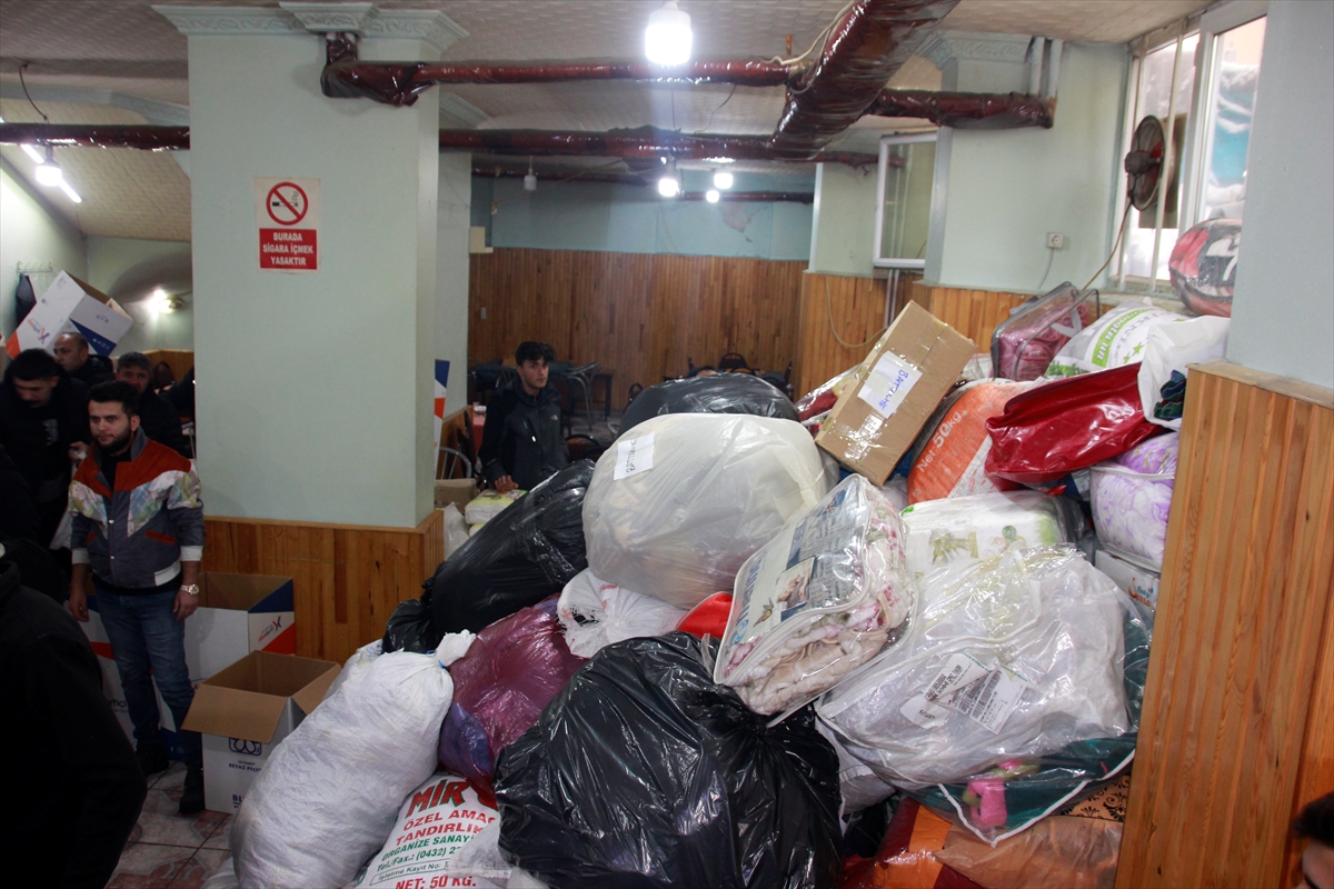 aa-20230207-30207030-30207027-van-mus-bitlis-ve-hakkaride-toplanan-yardimlar-depremzedelere-gonderiliyor.jpg