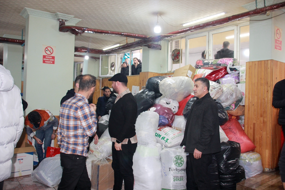 aa-20230207-30207030-30207028-van-mus-bitlis-ve-hakkaride-toplanan-yardimlar-depremzedelere-gonderiliyor.jpg