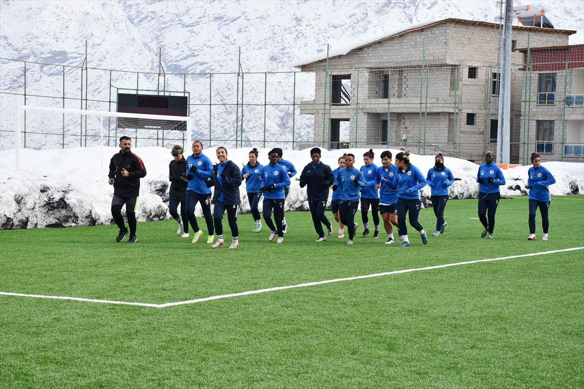 aa-20230322-30641472-30641468-hakkarigucu-kadin-futbol-takimi-brezilyali-kaleci-transfer-etti.jpg