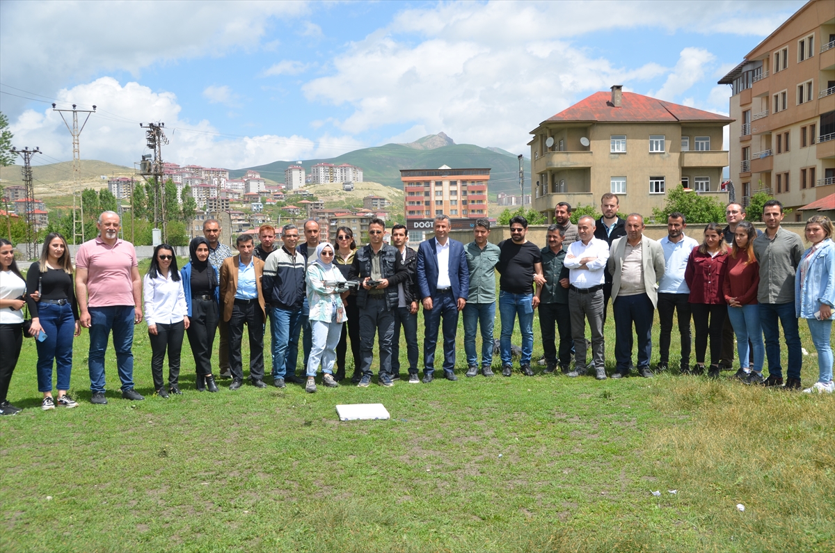 aa-20230530-31285763-31285762-yuksekova-tarim-ve-orman-mudurlugu-personeli-dron-kullanmayi-ogreniyor.jpg