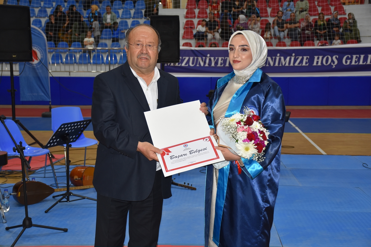 aa-20230616-31449538-31449533-hakkari-universitesinde-mezuniyet-toreni-duzenlendi.jpg
