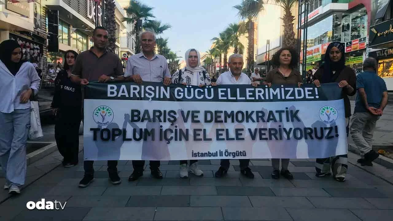 dem-partiden-baris-icin-insan-zinciri-eylemi-13ja.webp