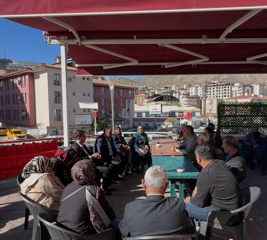 bugun-hakkaride-il-orgutumuz-ile-birlikte-ugradigi-bicakli-saldiri-sonrasi-tedavi-altina-alina-3-jpg.jpeg