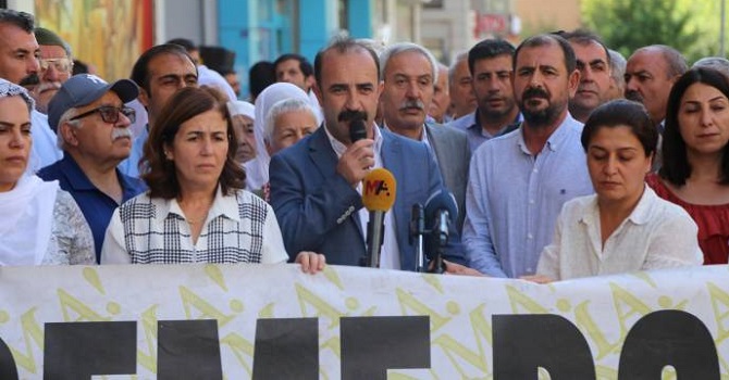 690x390cc-dyb-30-09-2019-nobet-demokrasi-devam-ediyor15.jpg