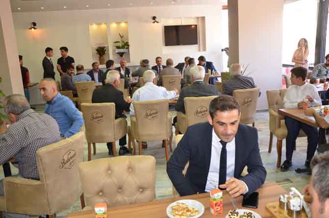 b8-001.jpg b8-001.jpg