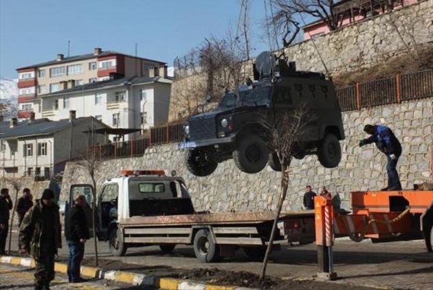hakkari-de-polis-araci-akrep-kaza-yapti-1-polis-hafif-yaralandi-326740.jpg