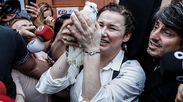 son-dakika-deniz-seki-tahliye-oldu-iste-ilk-sozleri--9258845.jpeg son-dakika-deniz-seki-tahliye-oldu-iste-ilk-sozleri--9258845.jpeg