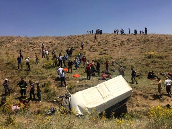 van-da-kacak-gocmenleri-tasiyan-minibus-devri-12256684_o.jpg van-da-kacak-gocmenleri-tasiyan-minibus-devri-12256684_o.jpg