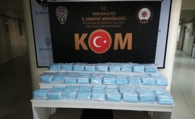 vanda_6_bin_900_adet_kacak_maske_ele_gecirildi.jpg vanda_6_bin_900_adet_kacak_maske_ele_gecirildi.jpg