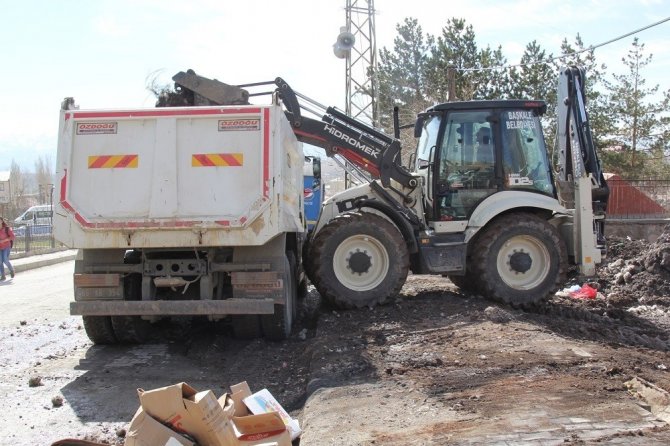 vanin-baskale-kaymakami-ve-belediye-baskan-vekili-abdulselam-ozturkun-003.jpg vanin-baskale-kaymakami-ve-belediye-baskan-vekili-abdulselam-ozturkun-003.jpg