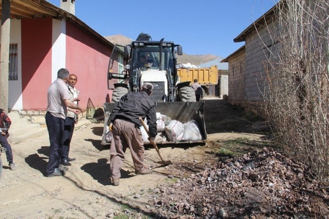 vanin-baskale-kaymakami-ve-belediye-baskan-vekili-abdulselam-ozturkun-006.jpg vanin-baskale-kaymakami-ve-belediye-baskan-vekili-abdulselam-ozturkun-006.jpg
