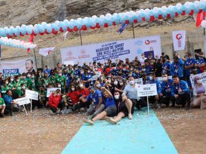 Hakkari'de düzenlenen Türkiye Rafting Şampiyonasında dereceye girenler ödüllendirildi
